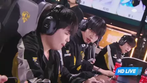 Poster siaran 重庆狼队 VS 深圳DYG